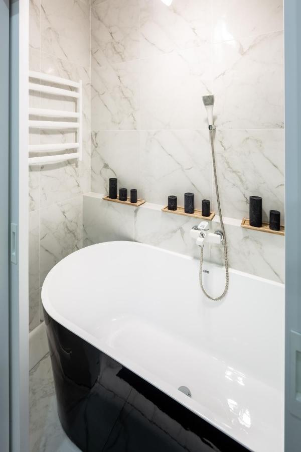 Bv Apartments Art Deco リヴィウ エクステリア 写真