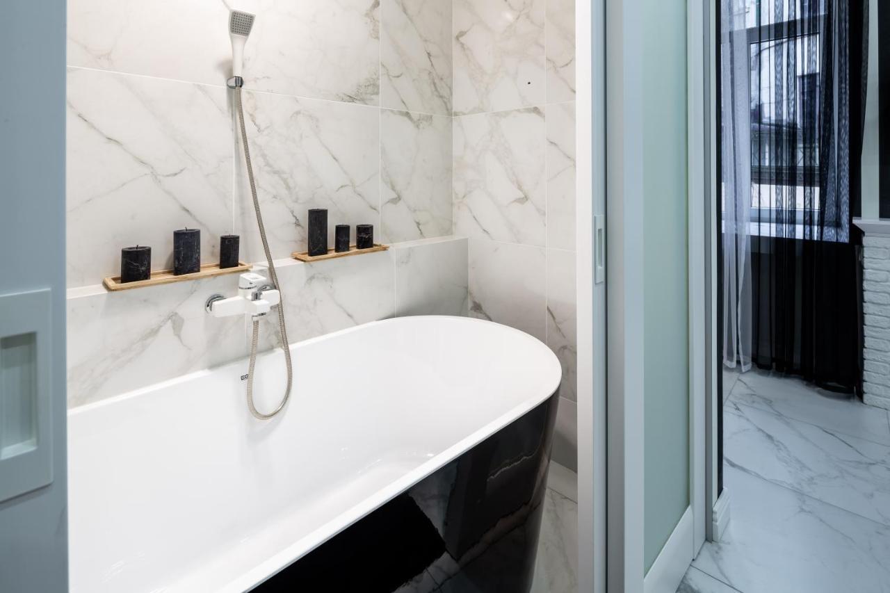 Bv Apartments Art Deco リヴィウ エクステリア 写真